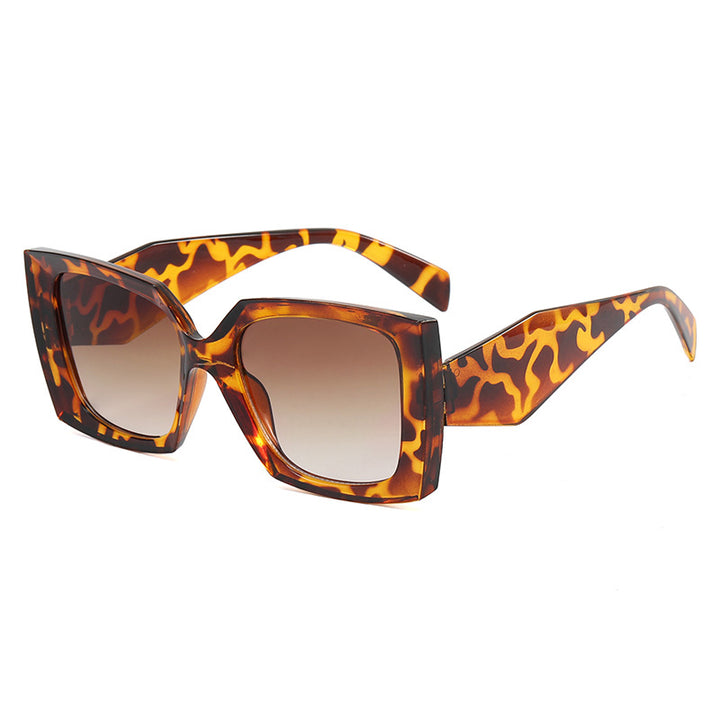 Women's Extravagant Oversized Sunglasses in Modern Design Bowlift