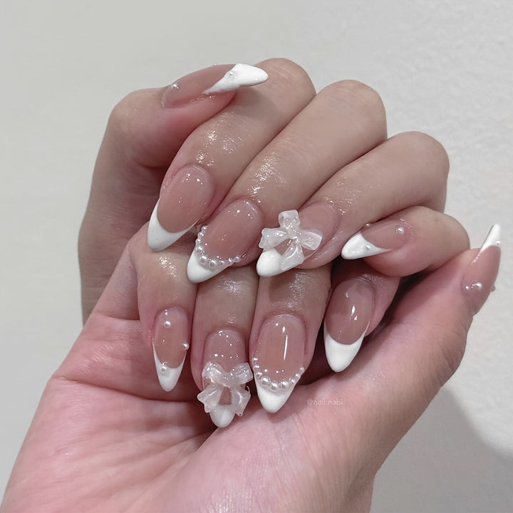 Artificial nail set with elegant decorative elements Bowlift