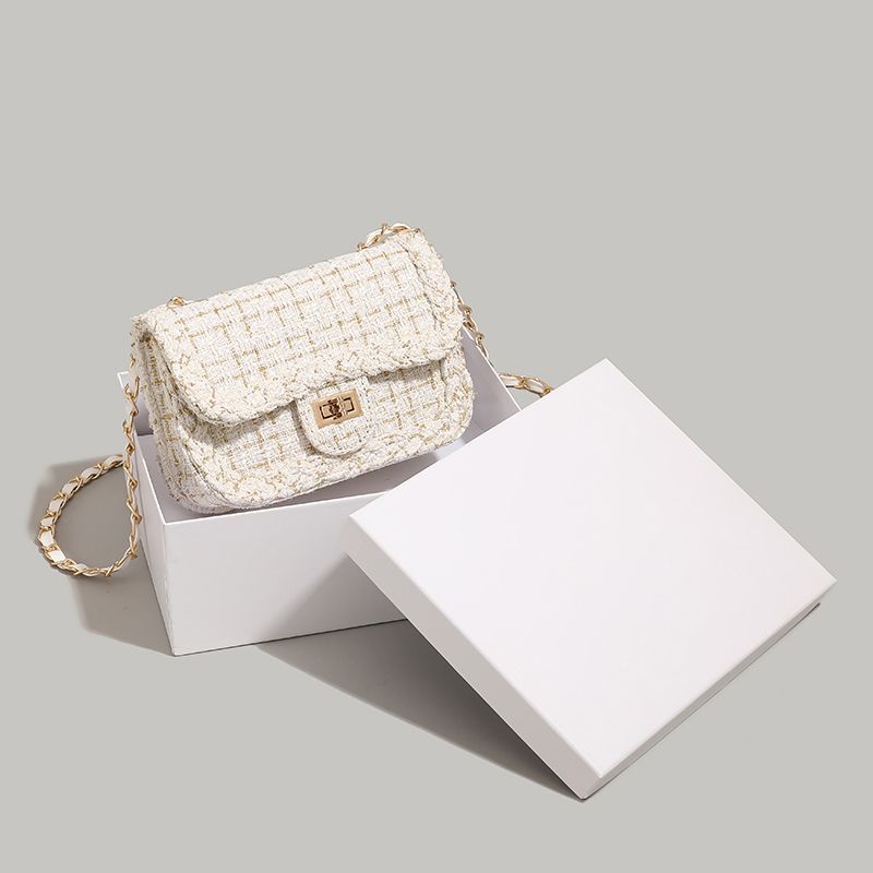 Elegant Textured Shoulder Bag Bowlift