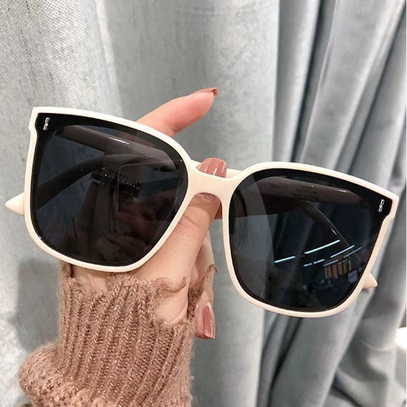 Ladies stylish sunglasses with a fashionable highlight Bowlift
