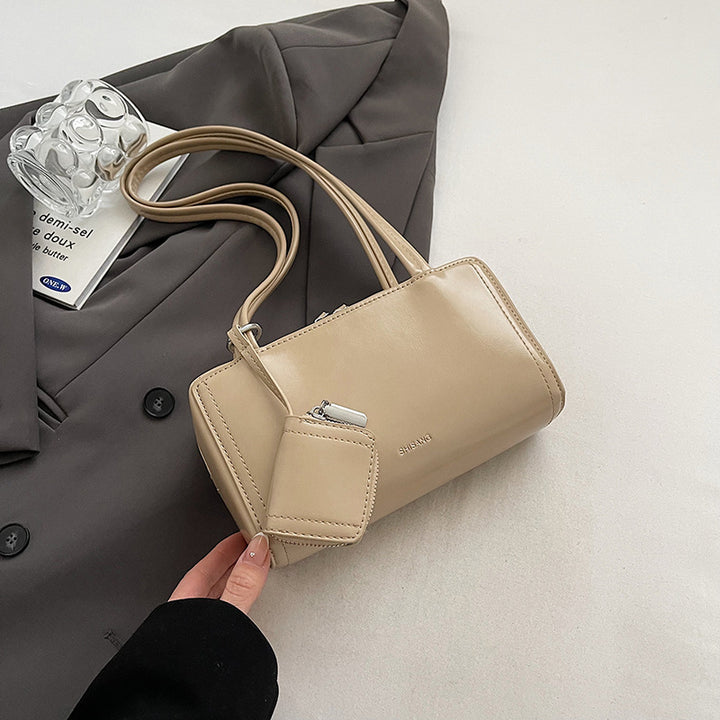 Elegant Structured Handbag Bowlift