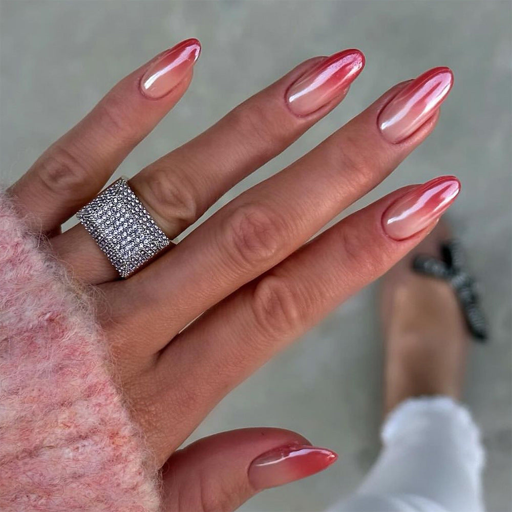 Artful nail art with trendy gradient Bowlift