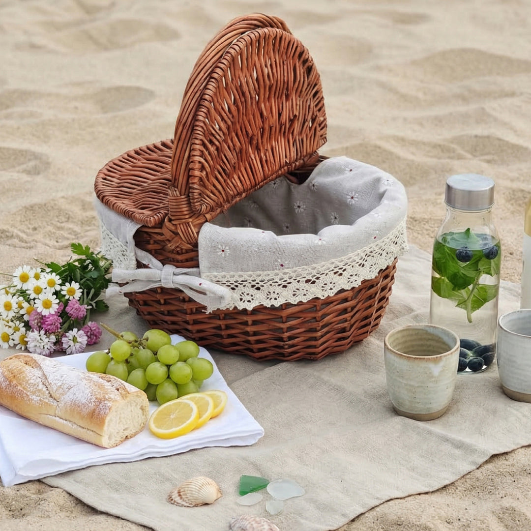 Women’s picnic basket with romantic checkered pattern and removable lining Bowlift