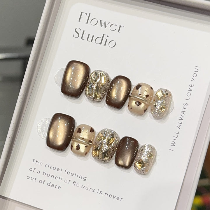 Glamorous artificial nails with exclusive accents Bowlift
