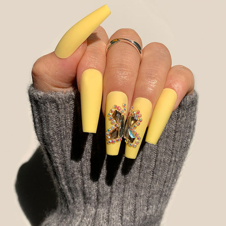 Nail art with heart and lip designs Bowlift