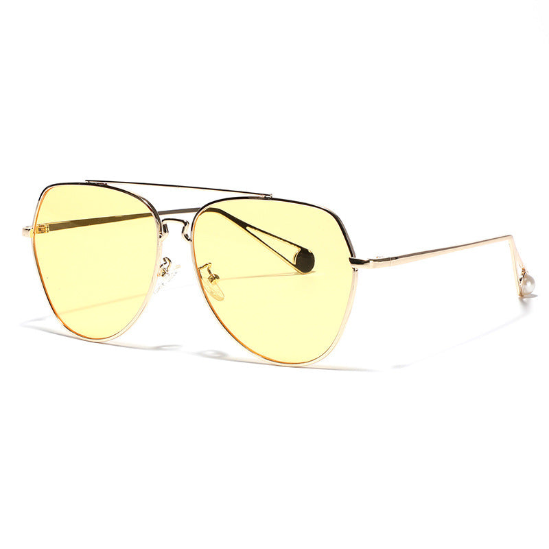 Ladies fashionable sunglasses in stylish, elegant design Bowlift