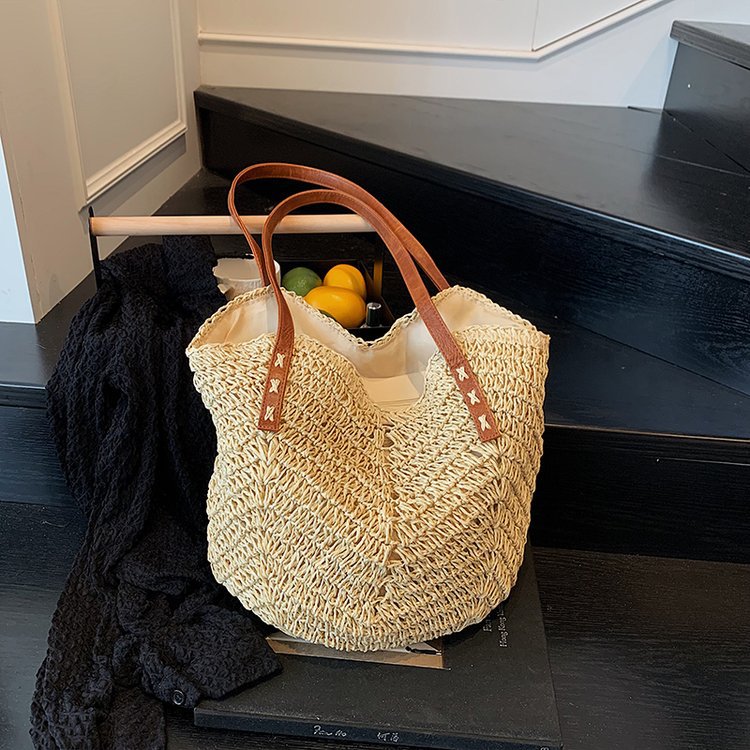 Elegant Bast shoulder bag with leather accents Bowlift