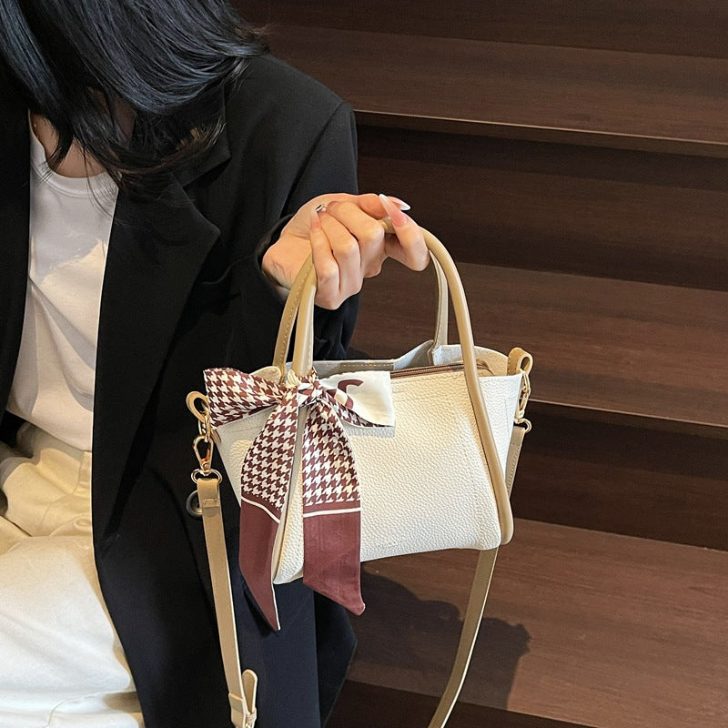 Fashionable Structured Handbag Bowlift