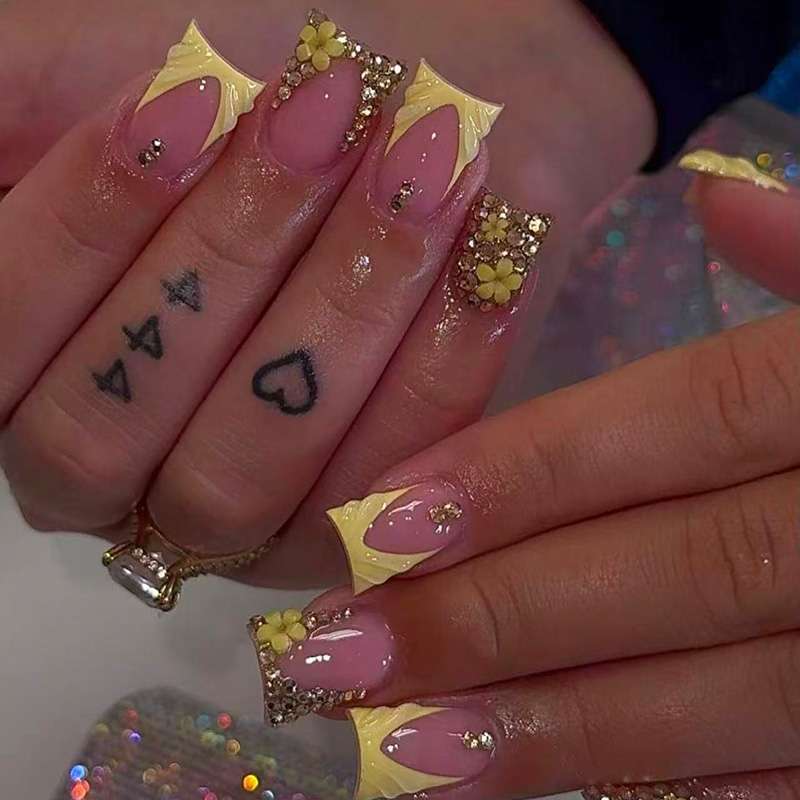 Decorative Floral 3D Nail Art Extensions Bowlift