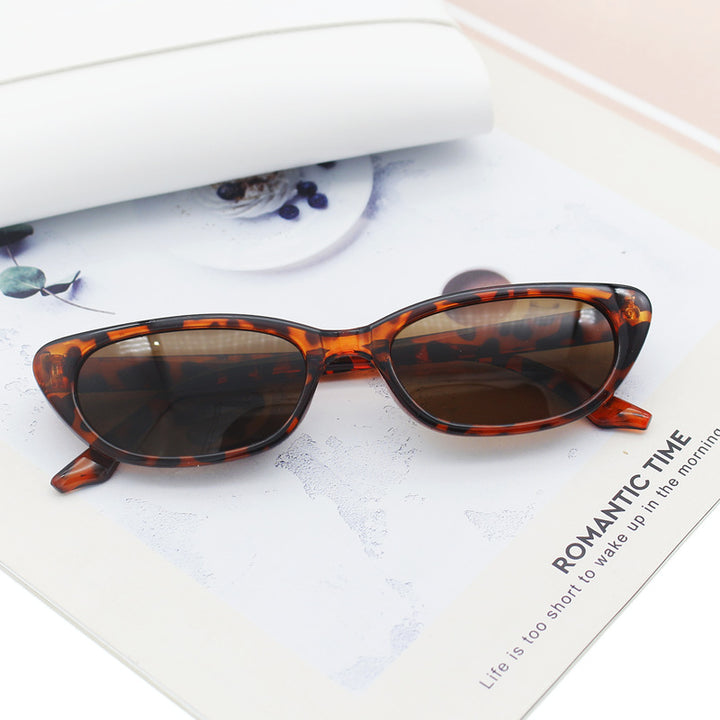 Women's Cat-Eye Sunglasses with Exclusive Design Bowlift