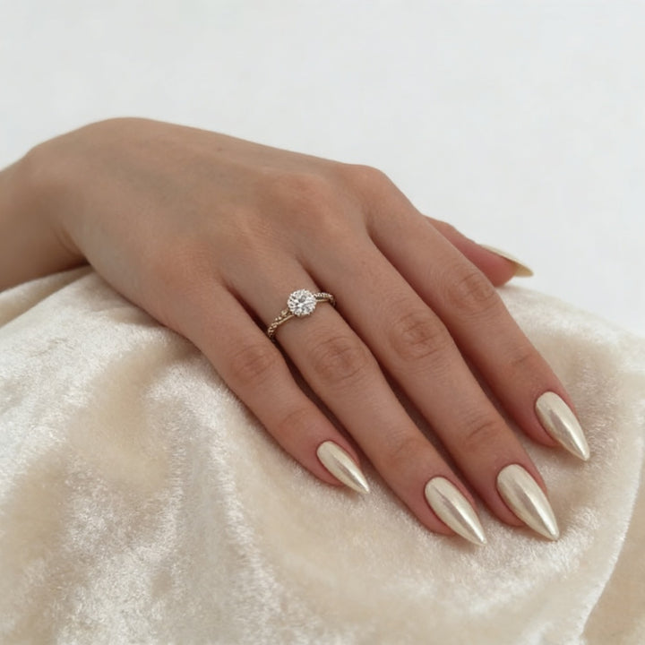 Elegant Artificial Nails In High-Gloss Finish Bowlift