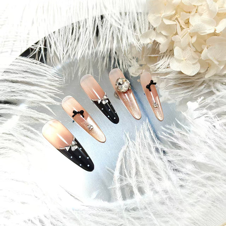 Stylish glitter accent artificial nails with elegant detailing Bowlift