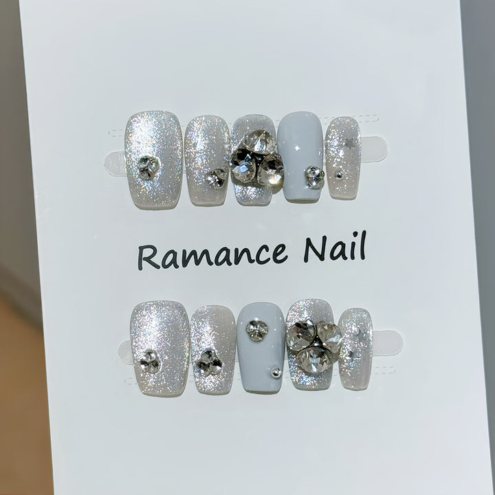Glamorous Rhinestone-Embellished Press-On Nail Art Bowlift
