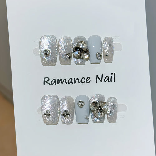 Glamorous Rhinestone-Embellished Press-On Nail Art Bowlift