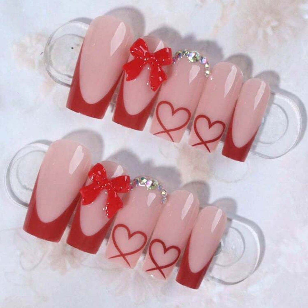 Nail art with heart and bow motifs Bowlift