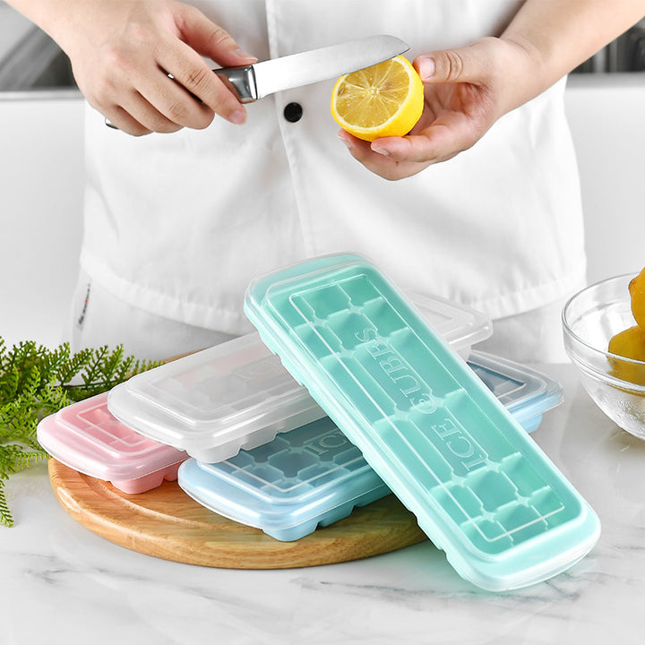 Silicone ice cube tray with precise fitting lid Bowlift