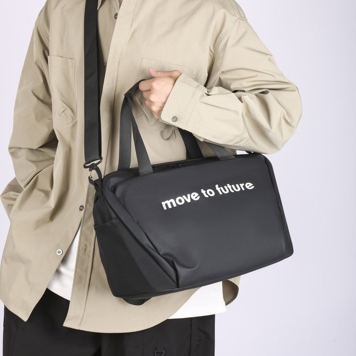Sporty shoulder bag with innovative carrying system Bowlift