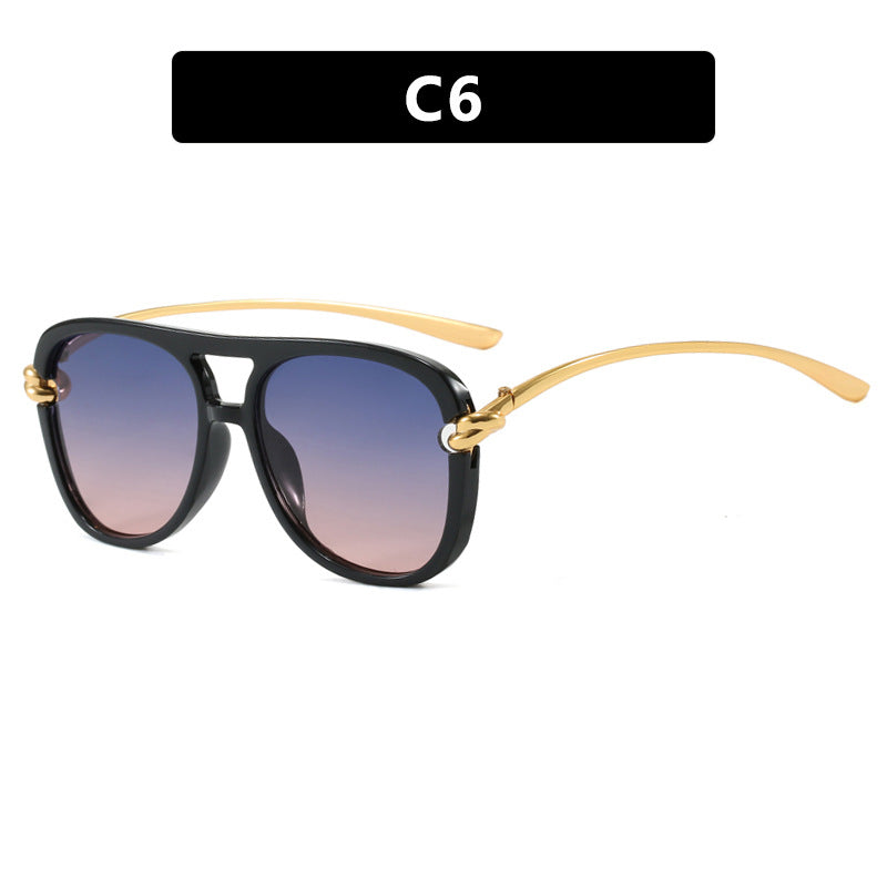 Women's sporty sunglasses with wide plastic frame and UV protection Bowlift