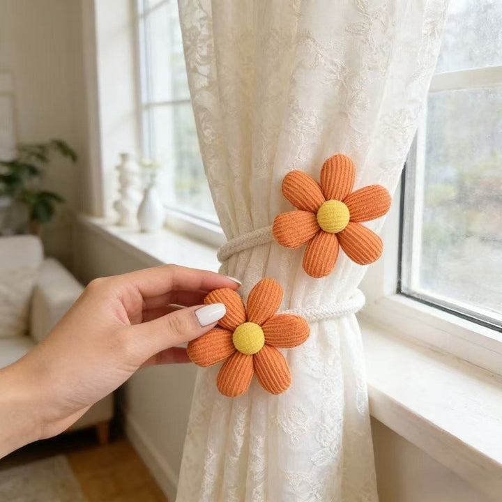 Decorative curtain holder Bowlift