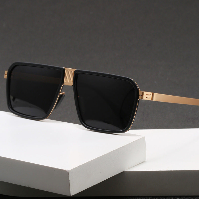 Women's fashionable sunglasses in a modern, square design Bowlift