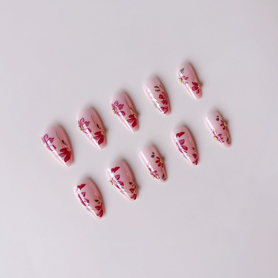 Artificial nail set with floral patterns and golden accents Bowlift