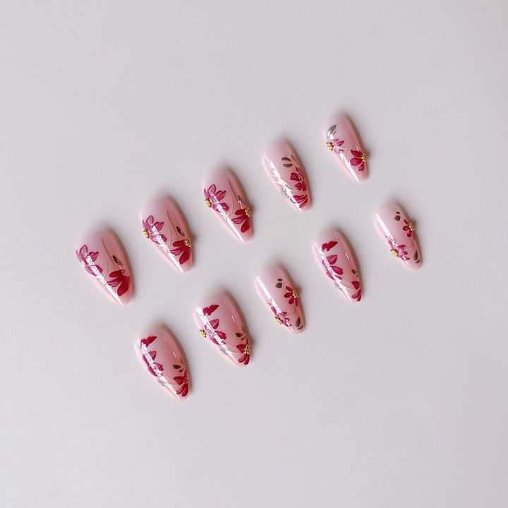Artificial nail set with floral patterns and golden accents Bowlift