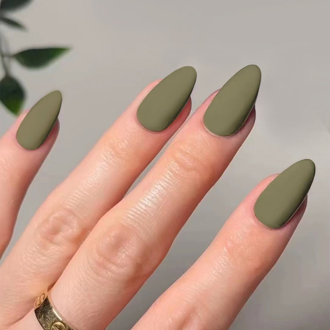 Artful stiletto nails in matte design Bowlift