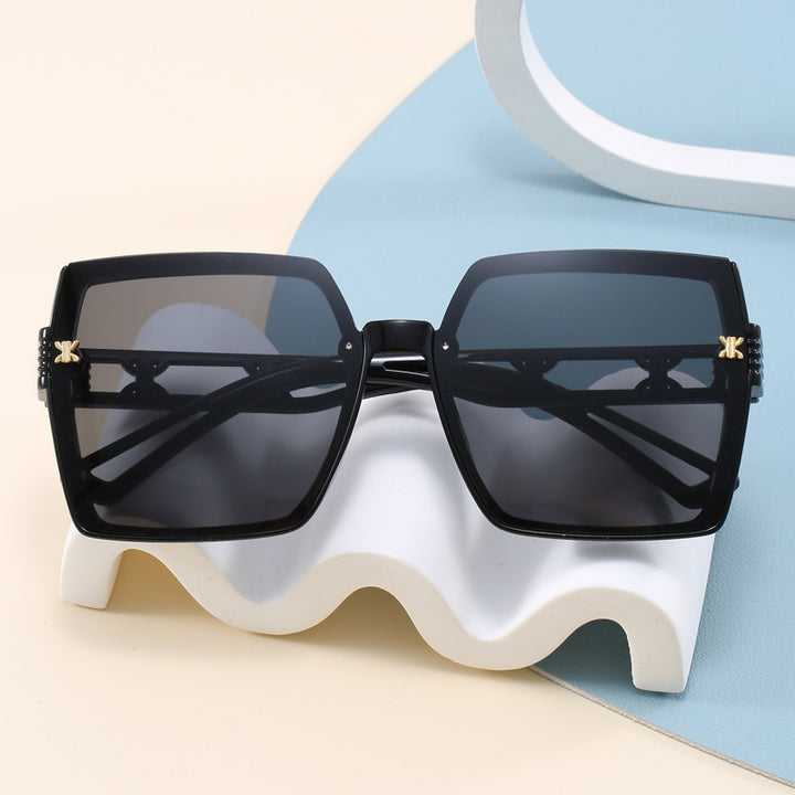 Ladies stylish oversized sunglasses Bowlift