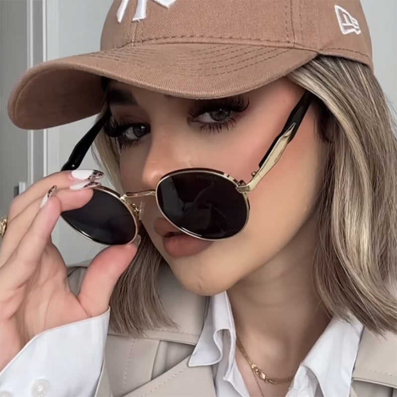 Women's round sunglasses with elegant, golden frame and UV protection Bowlift