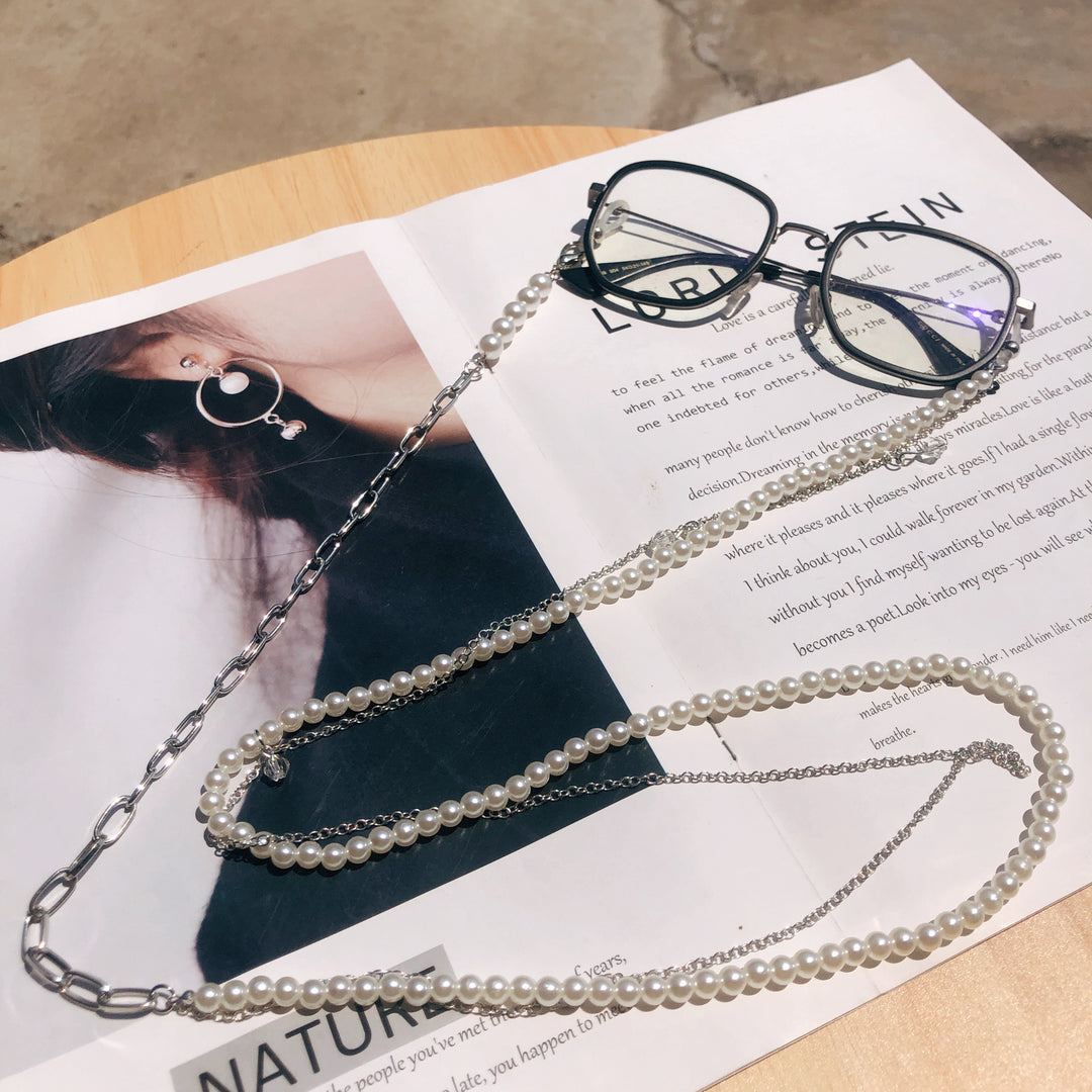 Elegant Pearl Accented Eyewear Chain Bowlift