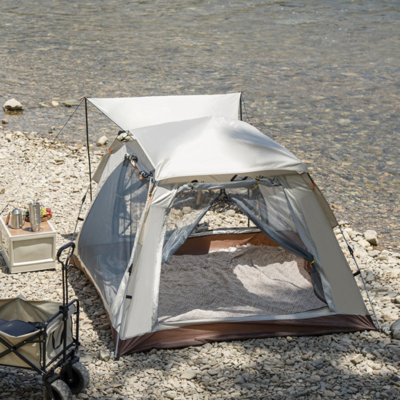 Camping tent with spacious interior and expandable sun protection Bowlift
