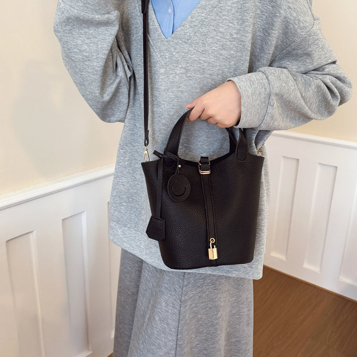 Chic Textured Shoulder Bag Bowlift
