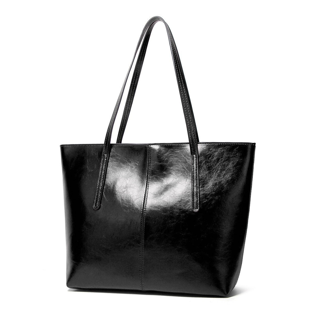 Elegant Handbag Made of High-Quality Leather Bowlift