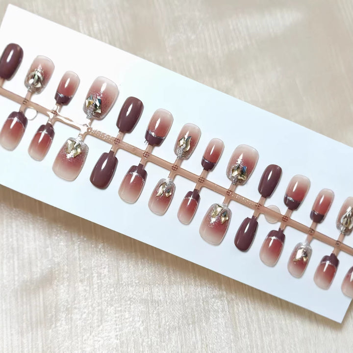 Elegant Artificial Nail Set with Gold Accents Bowlift