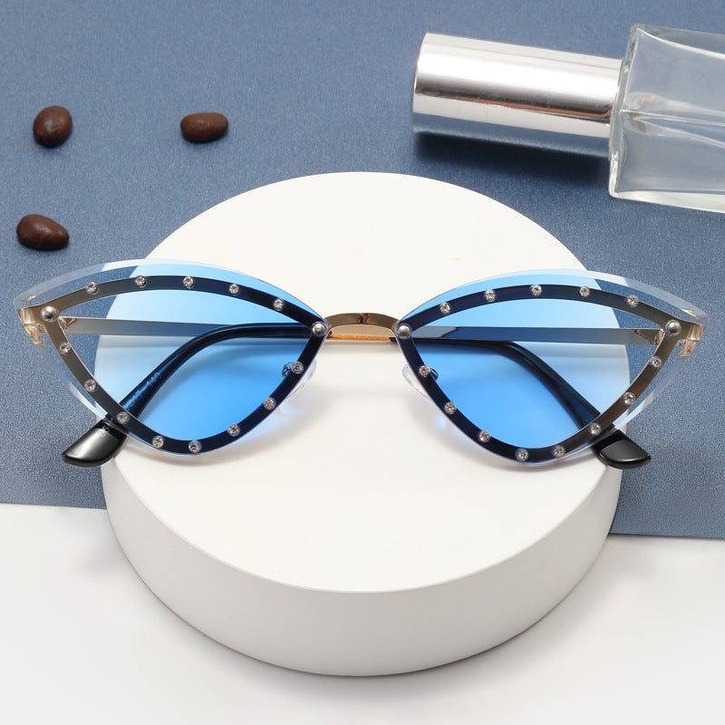 Women's Cat-Eye Sunglasses with Glitter Details Bowlift