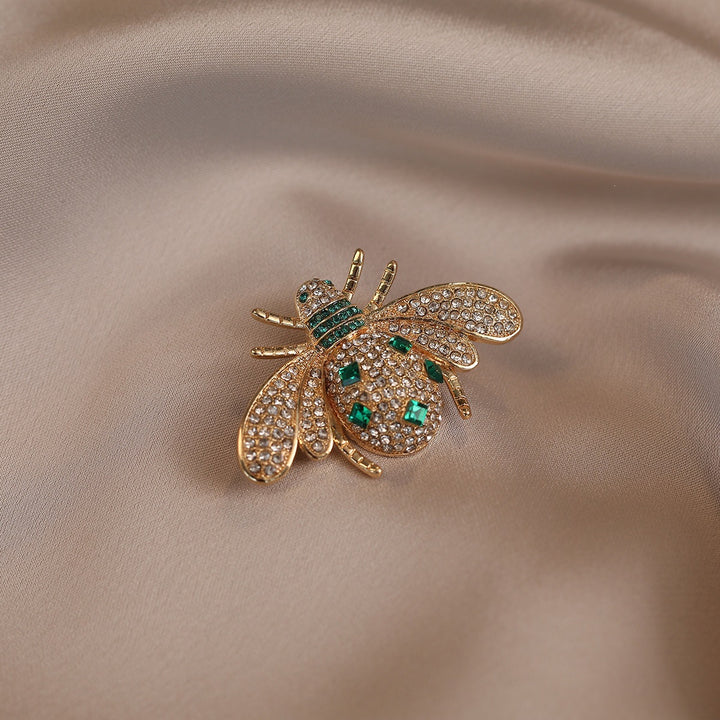 Exquisite Brooch in Bee Design Bowlift