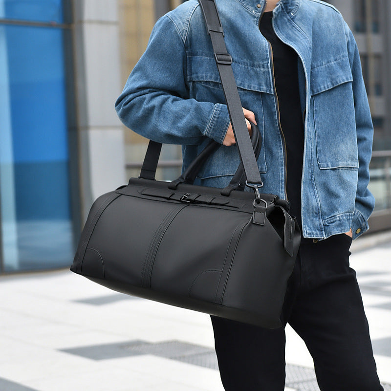 Robust sports and travel bag with practical compartments Bowlift