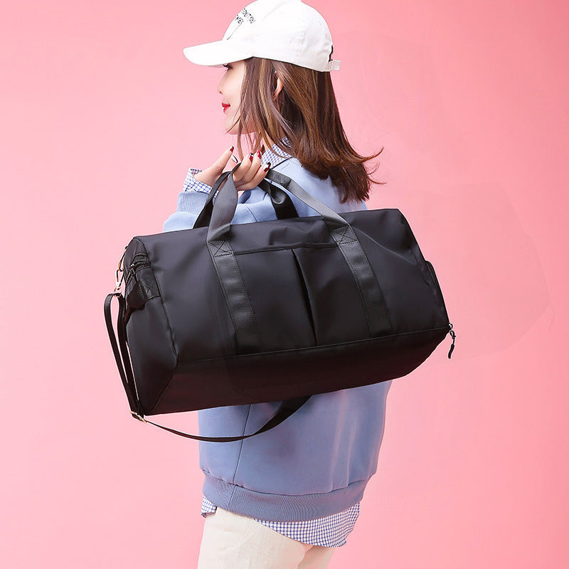 Sporty travel bag with practical outer pockets Bowlift