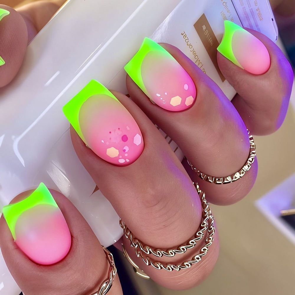 Nail art with spring theme Bowlift