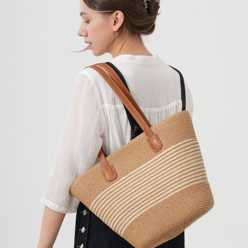Stylish beach bag with decorative striped pattern Bowlift