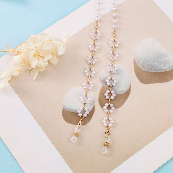 Elegant Beaded Eyewear Chain Bowlift