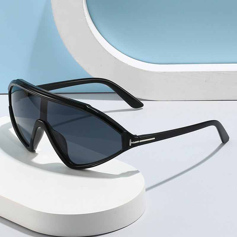 Women sporty sunglasses with ergonomic full rim design Bowlift