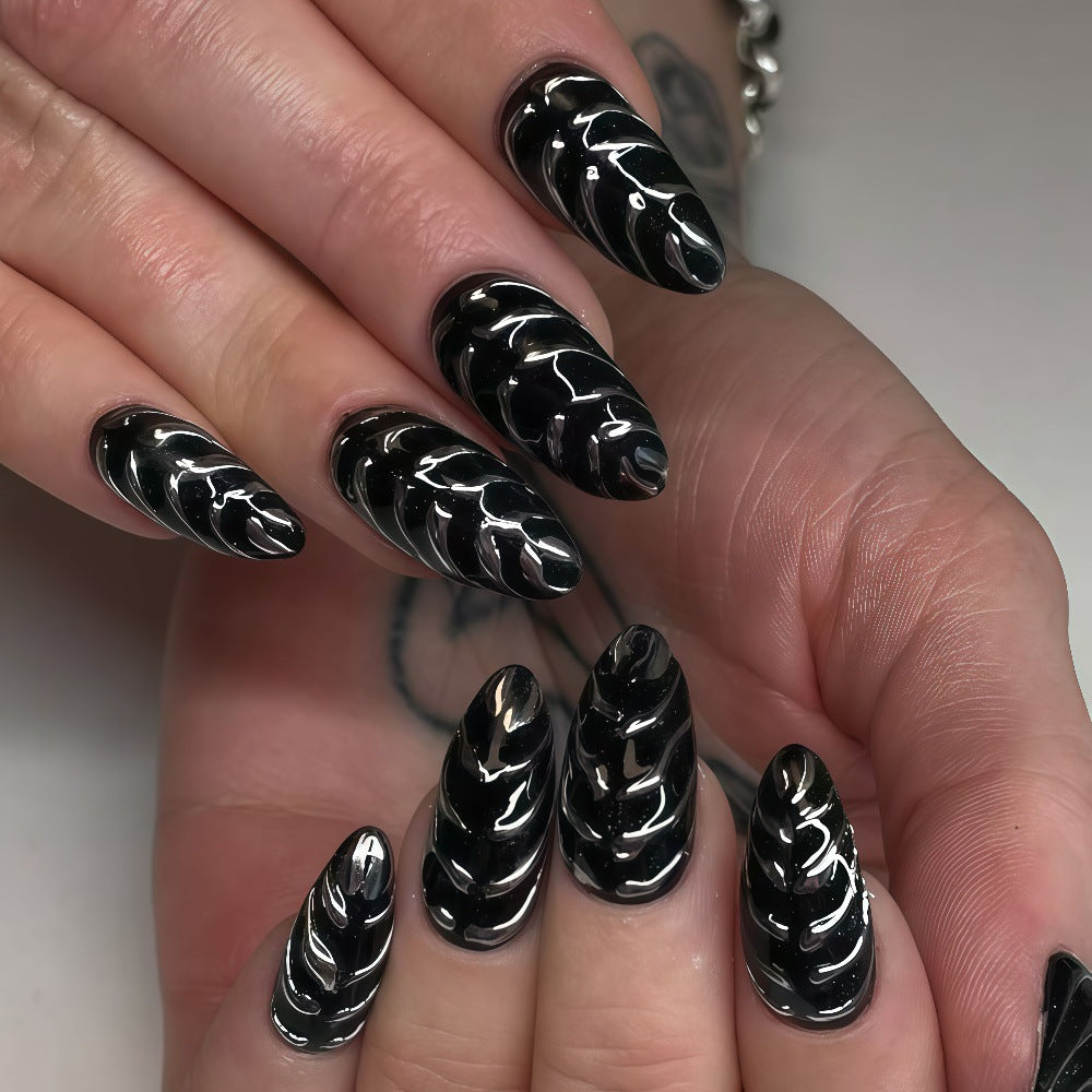 Stylish striped pattern artificial nails Bowlift