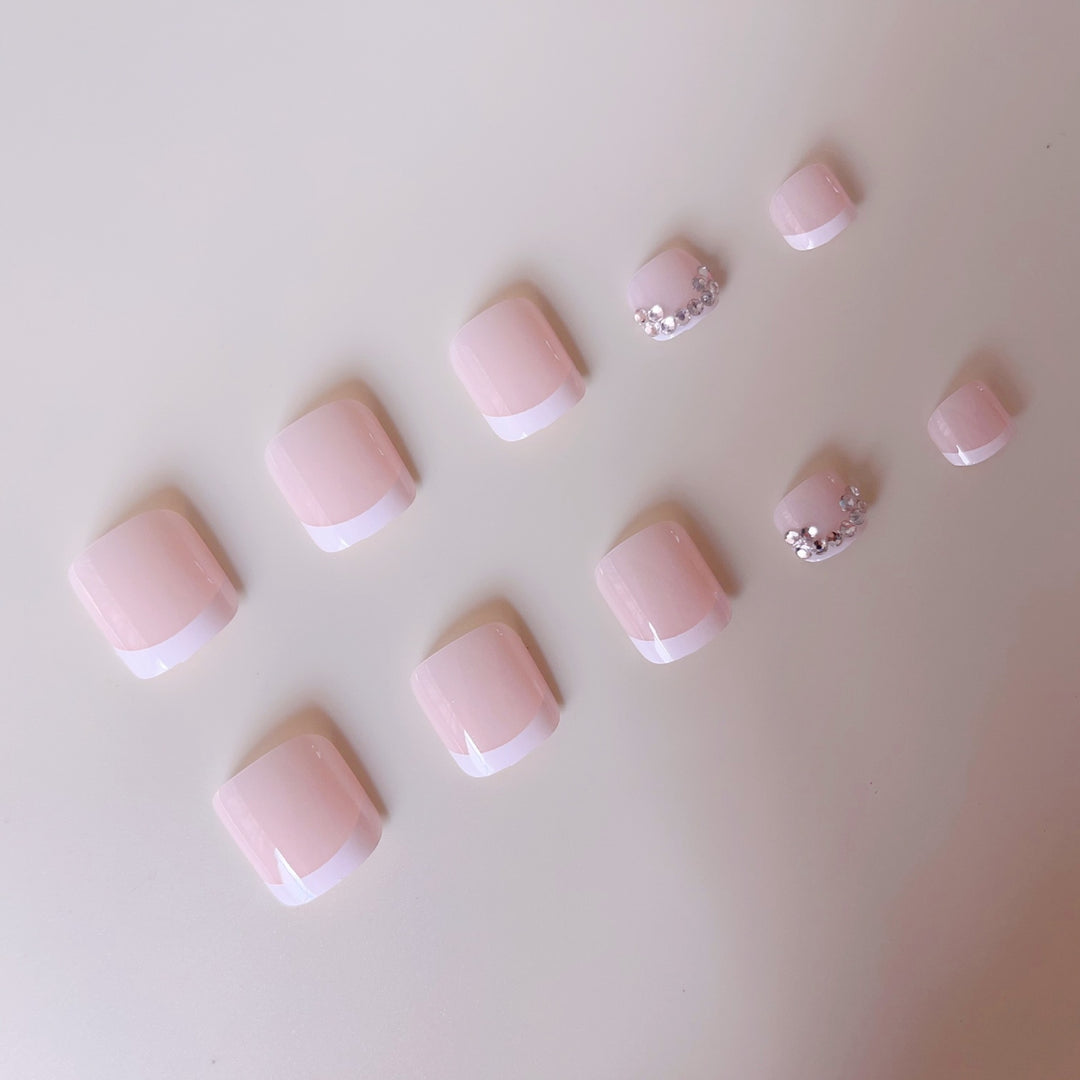 Artificial Nail Set for Toenails with Elegant Accents Bowlift