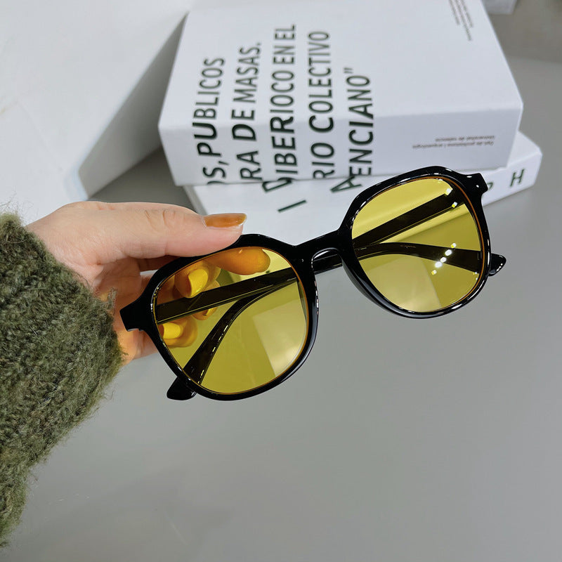Fashionable Vintage Sunglasses with Wide Frame Bowlift