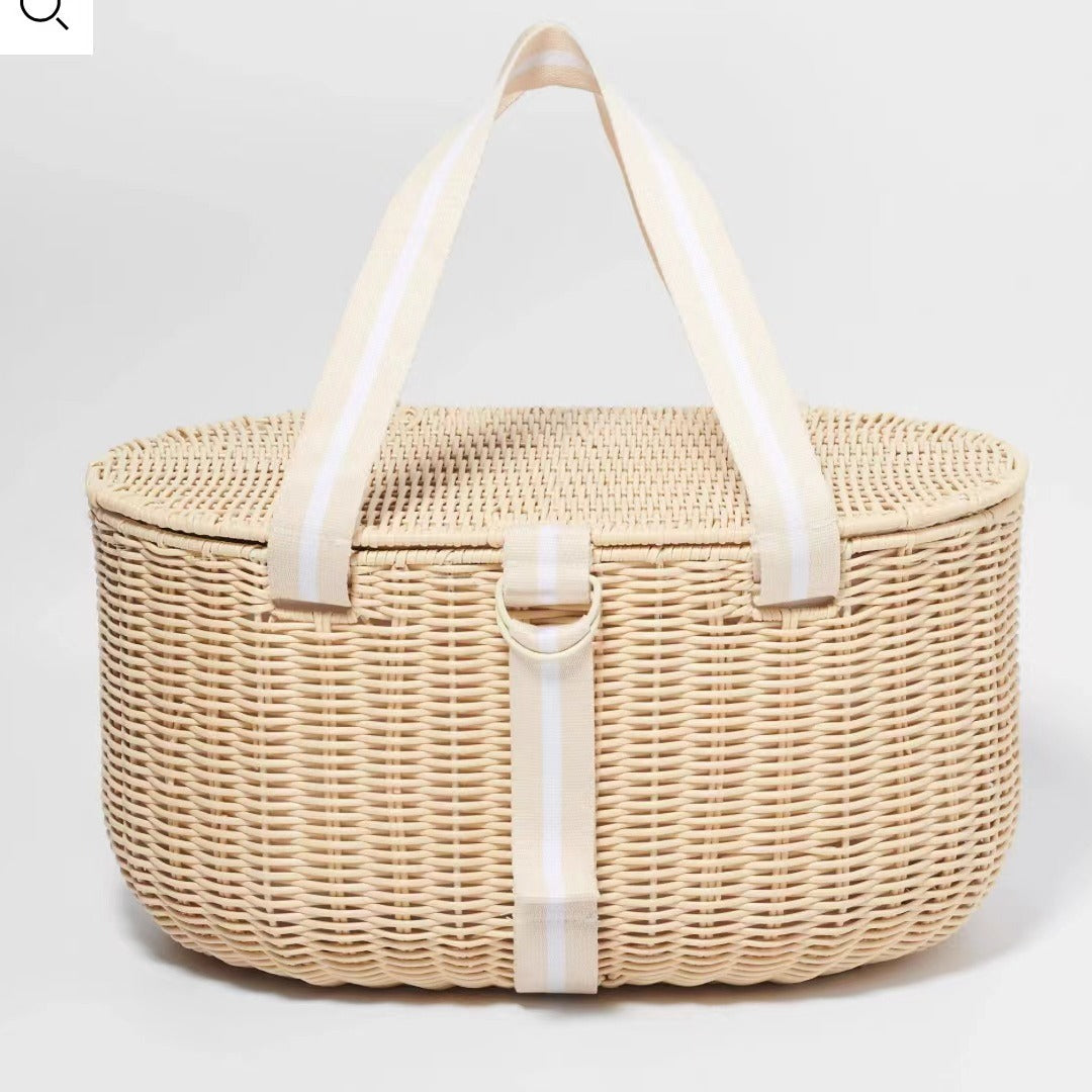 Ladies picnic basket with integrated cutlery set and practical insulation elements Bowlift