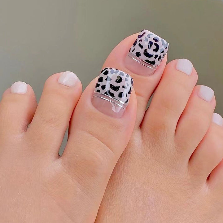 Luxury Toenail Art with Trendy Leopard Pattern Bowlift
