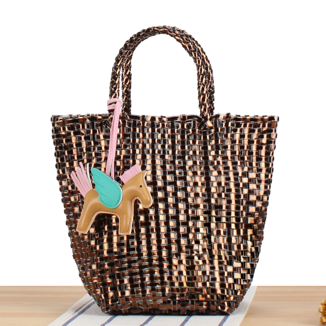 Playful basket bag with unique pendant Bowlift