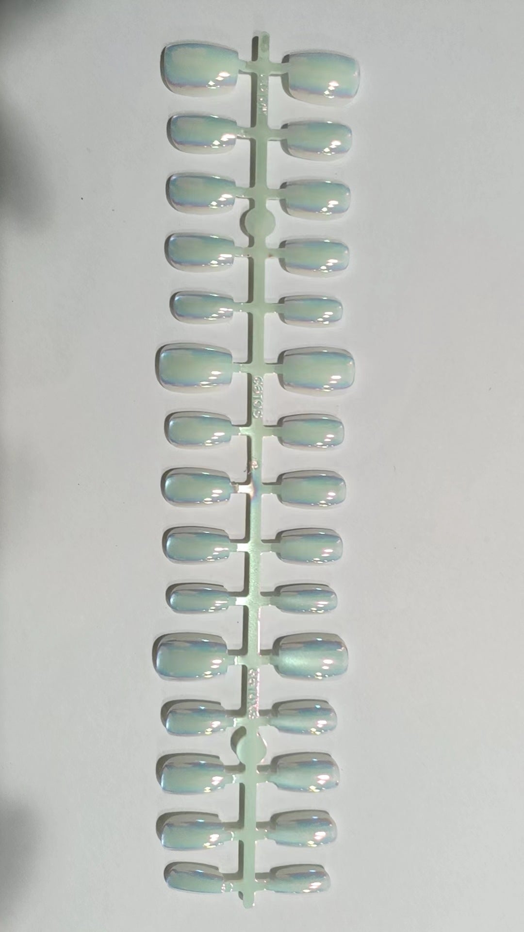 Iridescent Press-On Nail Set Bowlift