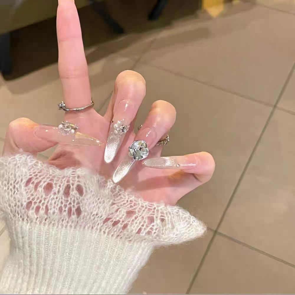 Glamorous Crystal-Embellished Press-On Nails Bowlift